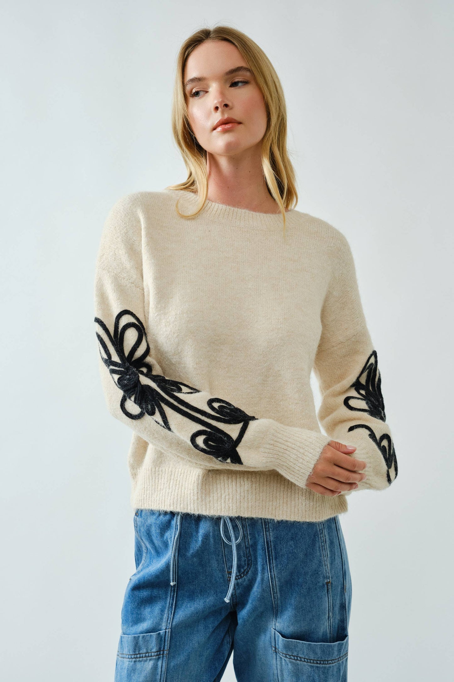 EMBROIDERED DETAIL PULLOVER SWEATER TOP