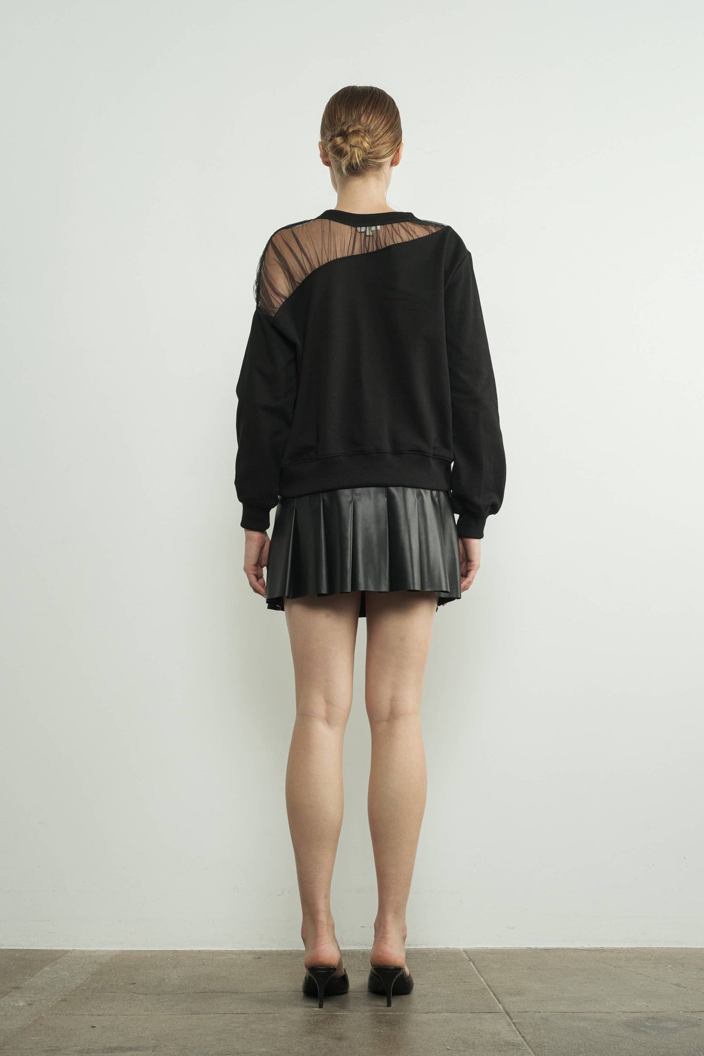 CREWNECK SWEATER W ASSYMETRICAL TULLE SHOULDER