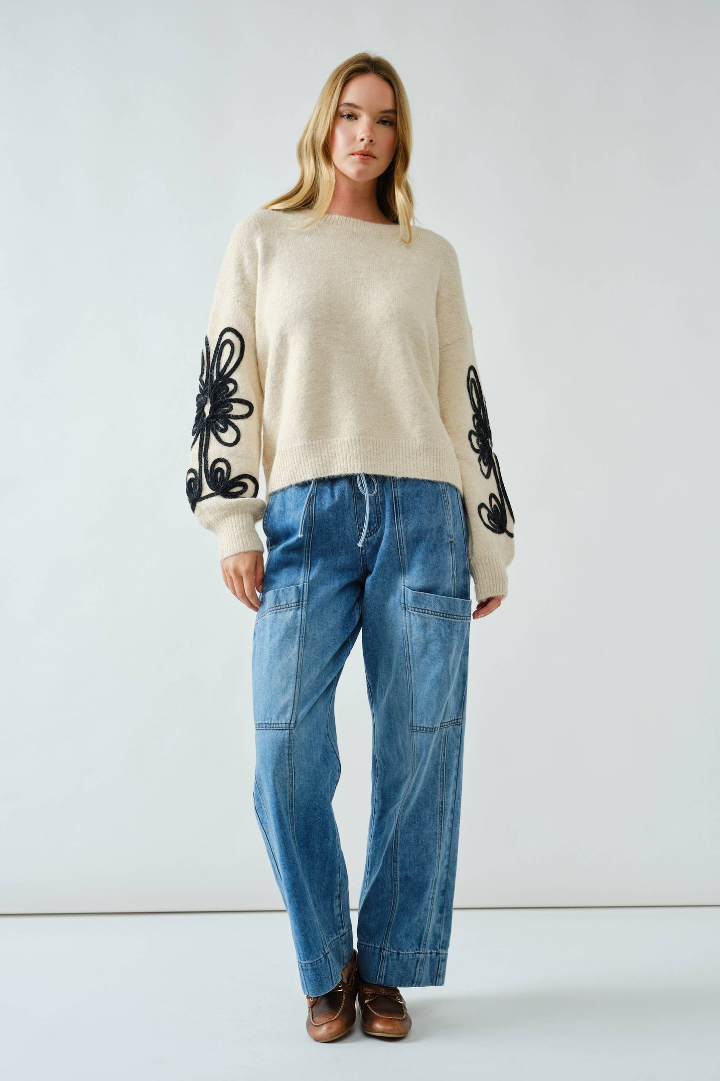 EMBROIDERED DETAIL PULLOVER SWEATER TOP
